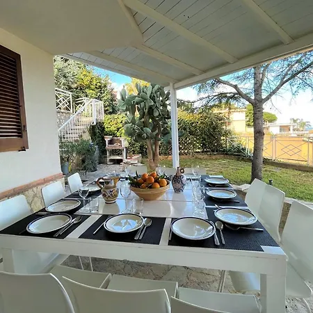 Villa Al Mare Con Piscina Tra Palermo E Cefalu Дом отдыха *